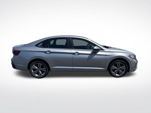 Used 2023 Volkswagen Jetta SE FWD image 6