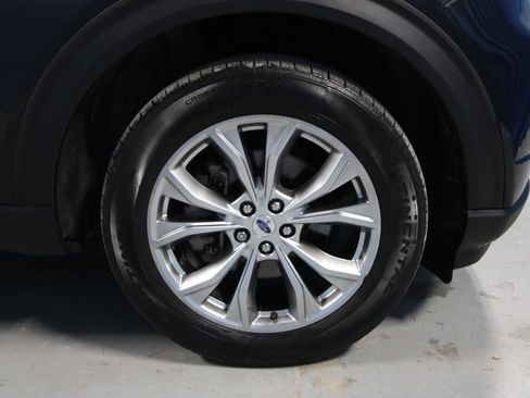 Used 2024 Ford Explorer XLT w/ Equipment Group 202A AWD/4WD image 37
