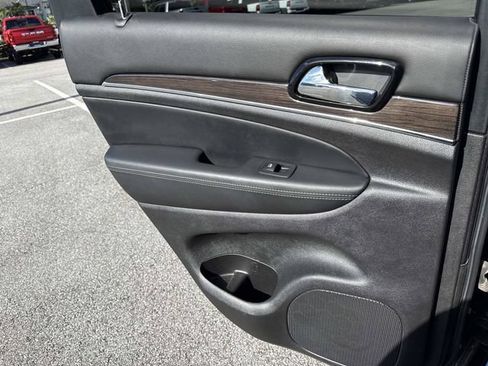 Used 2021 Jeep Grand Cherokee Overland RWD image 9