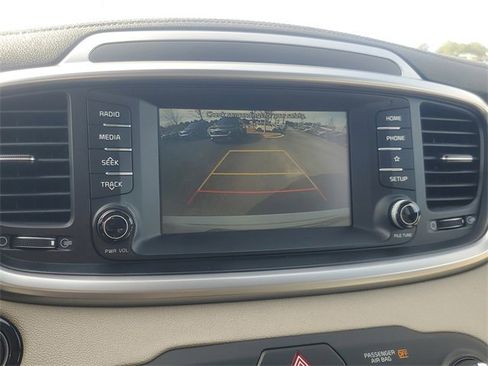 Used 2020 Kia Sorento EX image 23