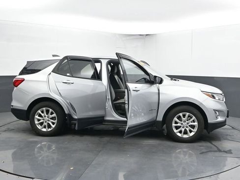 Used 2018 Chevrolet Equinox LS FWD image 55