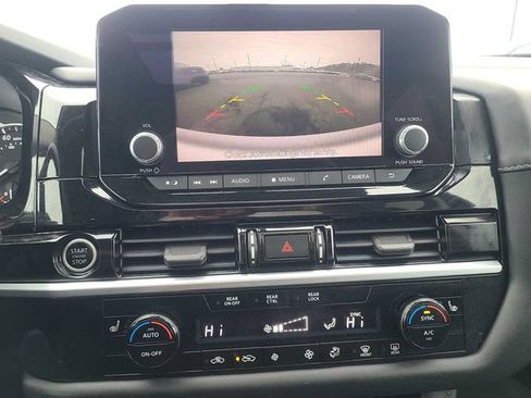 Used 2022 Nissan Pathfinder SV w/ SV Premium Package image 30