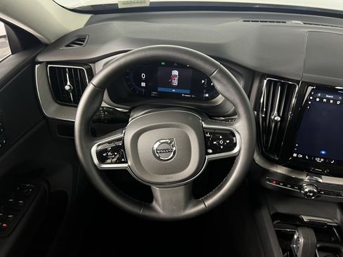 Used 2025 Volvo XC60 B5 Plus image 33