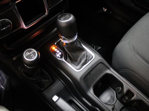 Used 2021 Jeep Wrangler Sport image 29