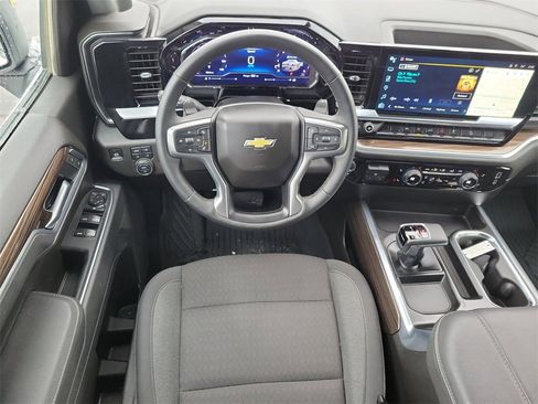 Used 2025 Chevrolet Silverado 1500 LT image 13