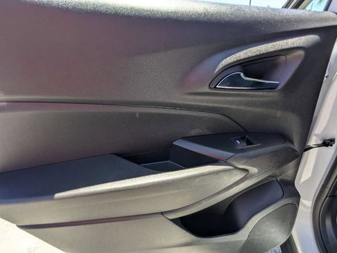 Used 2025 Chevrolet Trax LT w/ LT Convenience Package FWD image 27