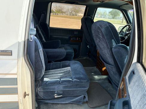 Used 1993 Chevrolet Suburban 2WD image 15