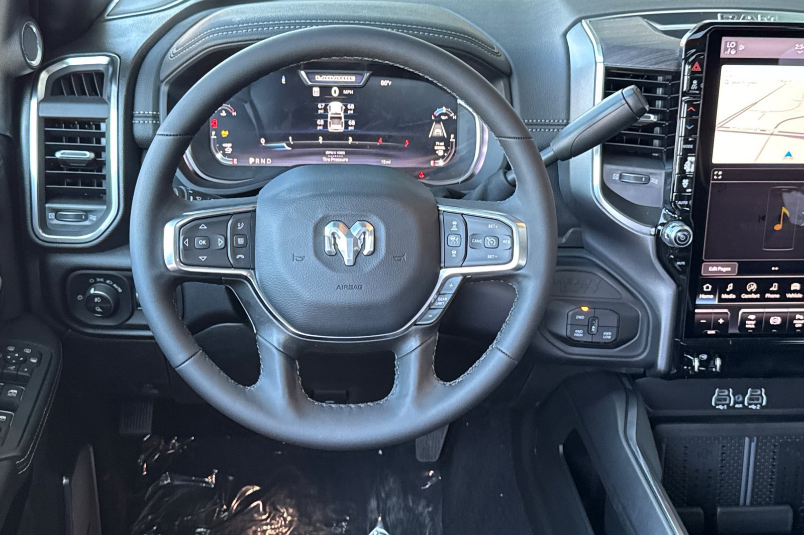 New 2026 RAM 2500 Laramie AWD/4WD image 13