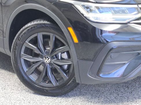 Used 2024 Volkswagen Tiguan SE image 3
