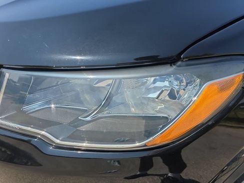 Used 2018 Jeep Compass Latitude FWD image 31