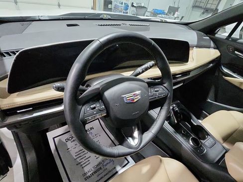 Used 2024 Cadillac XT4 Premium Luxury image 10