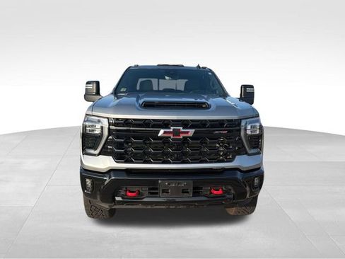 Used 2024 Chevrolet Silverado 2500 ZR2 w/ Technology Package AWD/4WD image 3