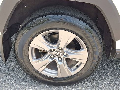 Certified 2023 Toyota RAV4 XLE w/ Convenience Package AWD/4WD image 18