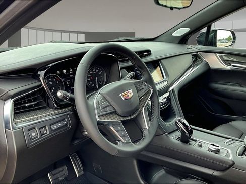 New 2026 Cadillac XT5 Sportv w/ LPO, Floor Liner Package AWD/4WD image 6
