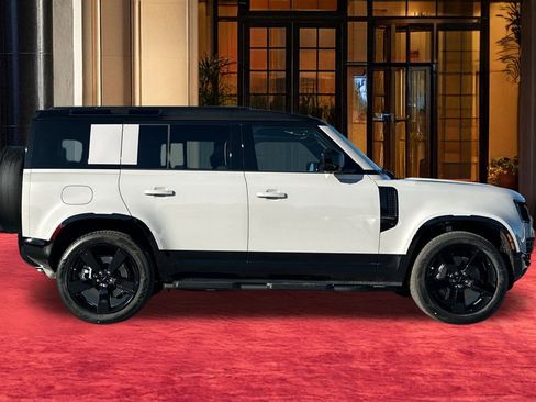 New 2026 Land Rover Defender 110 X-Dynamic SE image 9