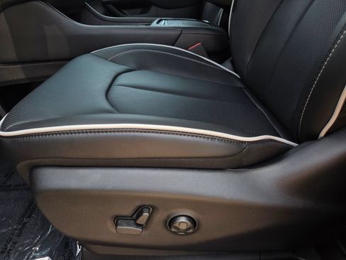 New 2027 Chrysler Pacifica Limited FWD image 14