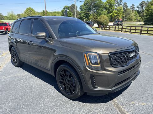 Used 2022 Kia Telluride EX w/ EX Premium Package AWD/4WD image 3