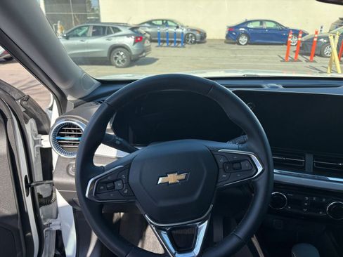 Used 2025 Chevrolet Trax LT w/ LT Convenience Package image 36