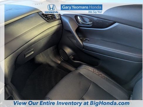 Used 2017 Nissan Rogue SL w/ SL Premium Package FWD image 15