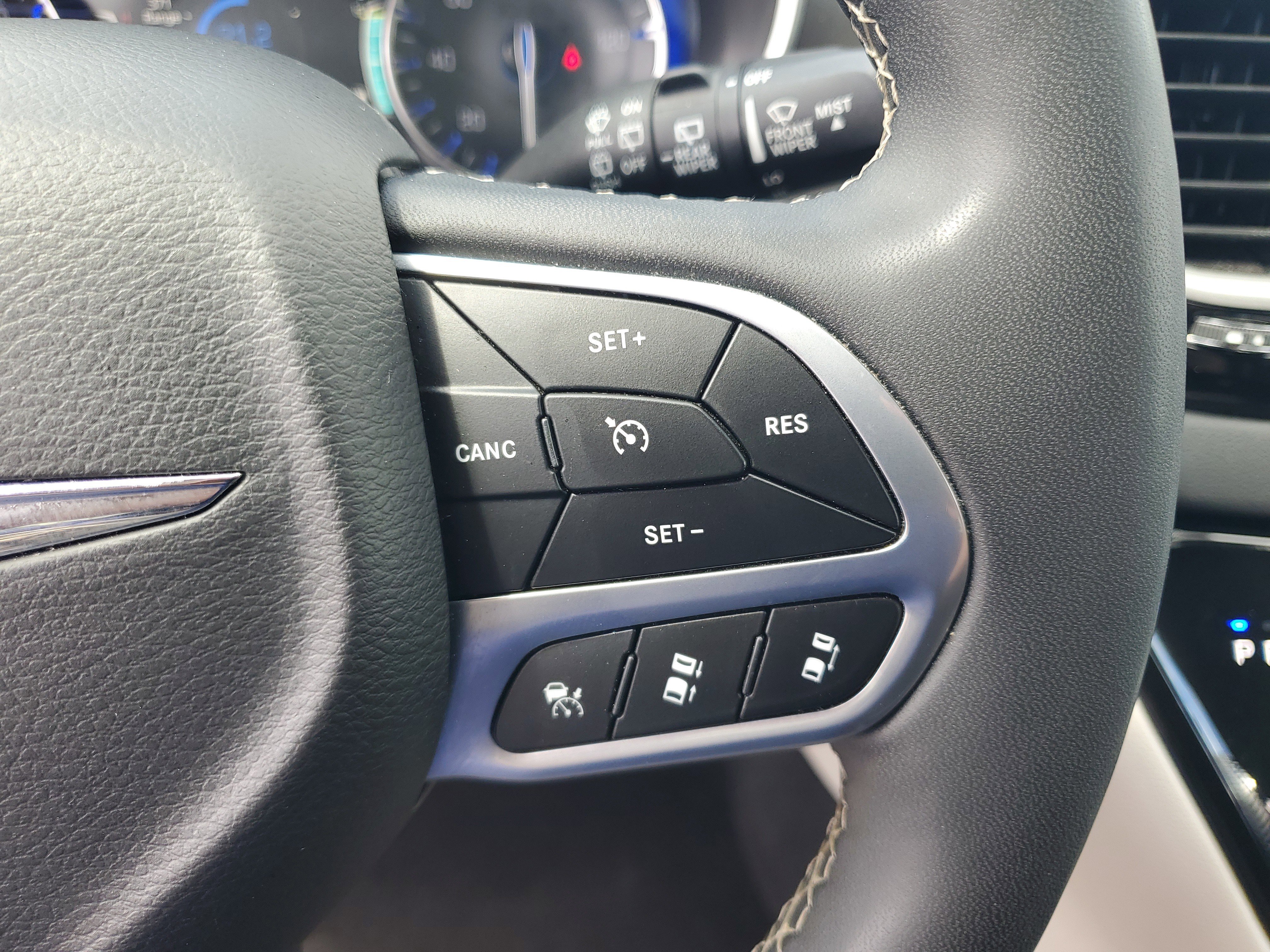 Used 2024 Chrysler Pacifica Touring-L FWD image 19