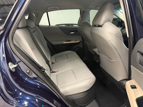 Used 2022 Toyota Venza XLE image 21