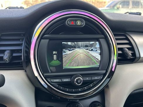 Used 2021 MINI Cooper SE w/ 6.5" Touchscreen Package image 12