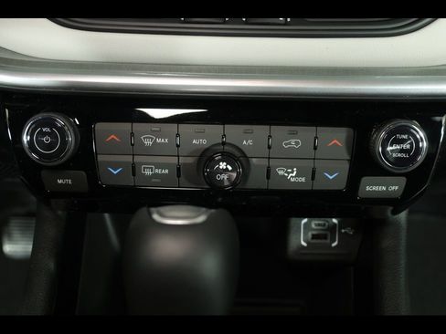 New 2026 Jeep Compass Limited image 18