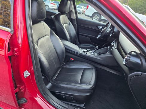 Used 2017 Alfa Romeo Giulia AWD image 14