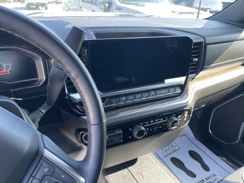 Used 2024 Chevrolet Silverado 2500 LT AWD/4WD image 8