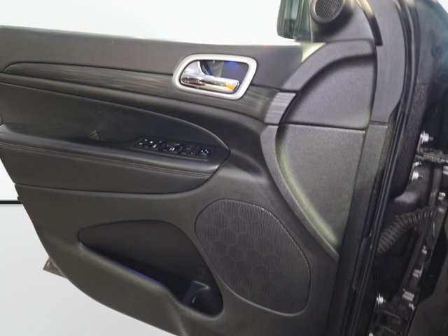 Used 2021 Jeep Grand Cherokee Laredo AWD/4WD image 28