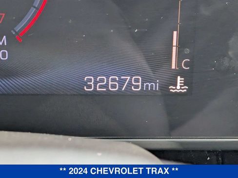 Used 2024 Chevrolet Trax ACTIV w/ Sunroof Package FWD image 24