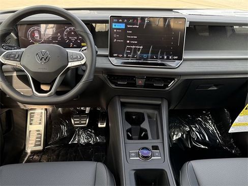 New 2026 Volkswagen Tiguan SE R-Line image 8