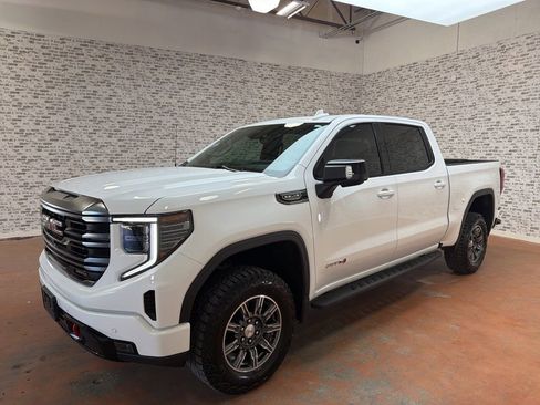 Used 2024 GMC Sierra 1500 AT4 w/ Technology Package AWD/4WD image 3