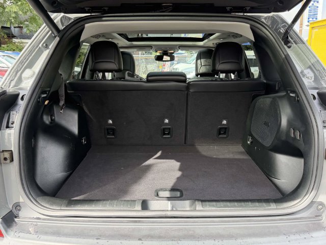 Used 2022 Jeep Cherokee Limited AWD/4WD image 8