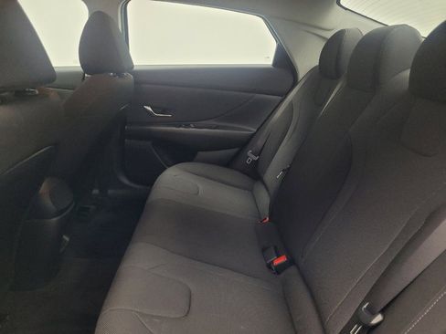 Used 2025 Hyundai Elantra SE FWD image 18