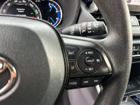Used 2025 Toyota RAV4 XLE AWD/4WD image 27