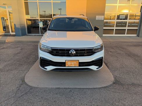 Certified 2024 Volkswagen Tiguan SE R-Line image 3