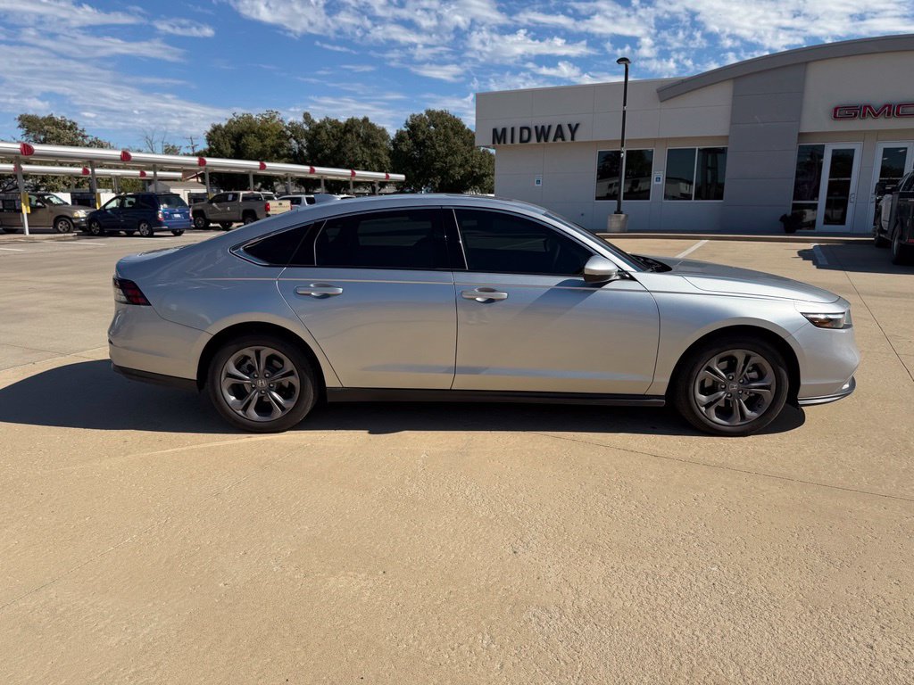 Used 2024 Honda Accord EX image 2