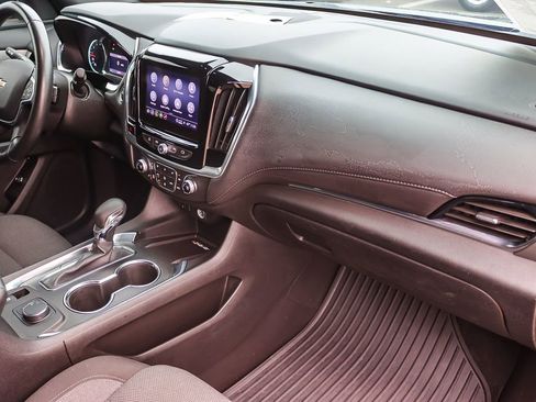 Used 2022 Chevrolet Traverse LT image 39