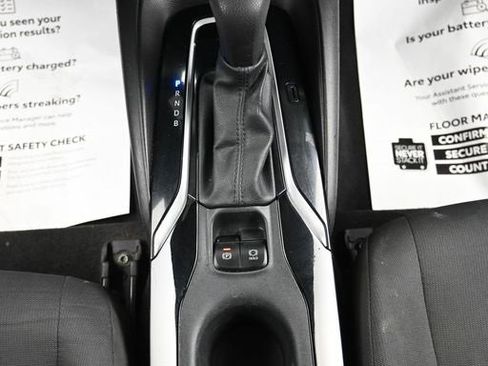 Used 2021 Toyota Corolla LE image 23