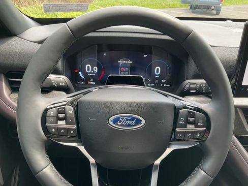 Used 2026 Ford Explorer Platinum AWD/4WD image 6