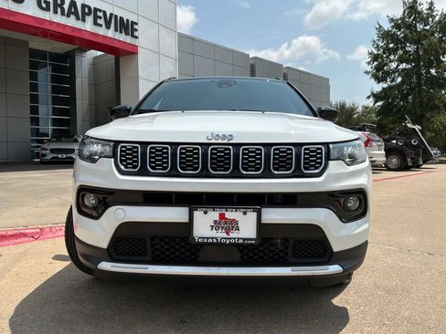 Used 2025 Jeep Compass Limited AWD/4WD image 3