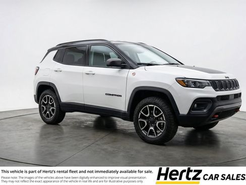 Used 2025 Jeep Compass Trailhawk image 1