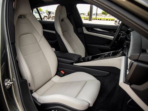 Certified 2025 Porsche Panamera image 38