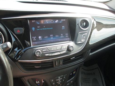 Used 2018 Buick Envision Essence image 27