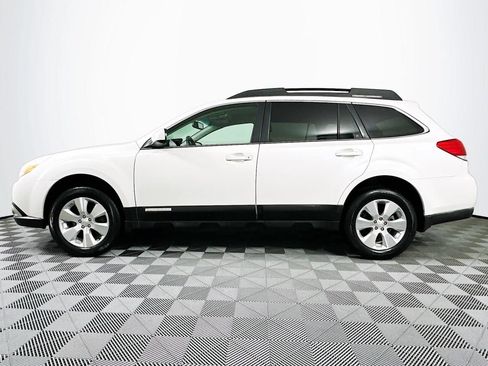 Used 2010 Subaru Outback 3.6R Limited AWD/4WD image 5