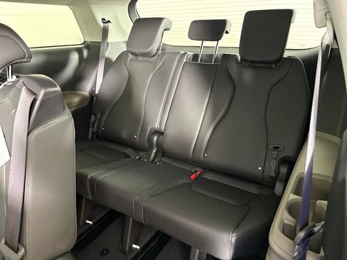 New 2026 Kia Carnival FWD image 39