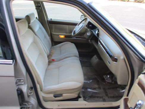 Used 1993 Dodge Dynasty FWD image 25