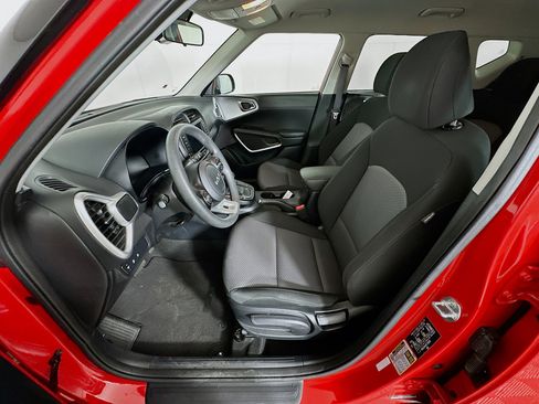 Used 2025 Kia Soul LX w/ LX Technology Package FWD image 13