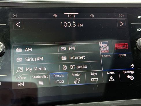 Used 2022 Volkswagen Tiguan SE w/ Panoramic Sunroof Package image 10